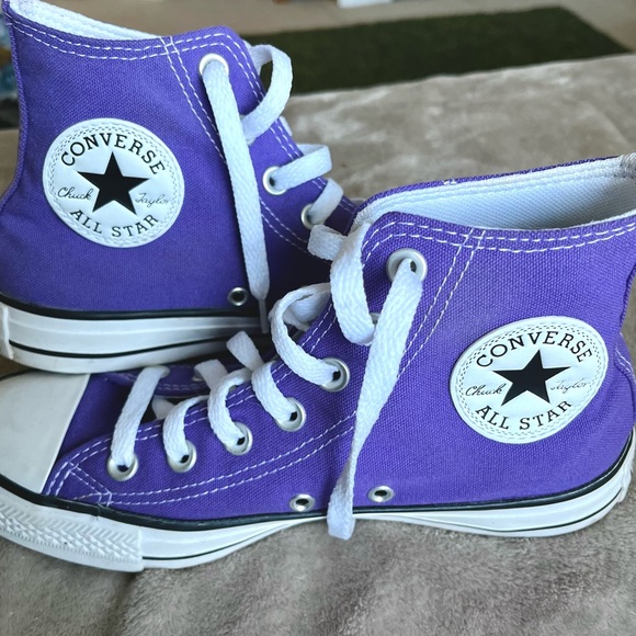 Purple Converse in great condition - Picture 1 of 3
